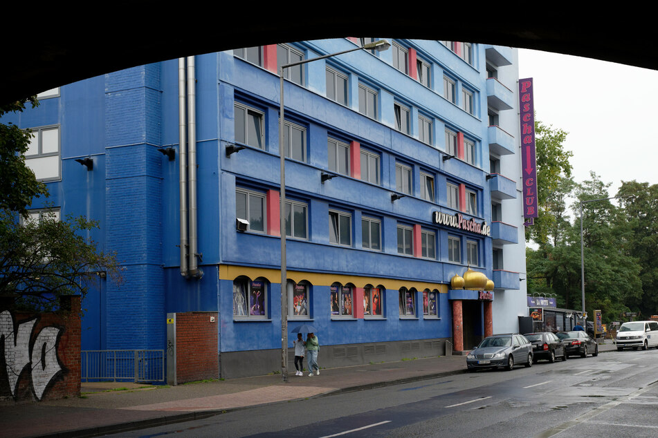 Blick auf das Gebäude des Großbordells Pascha. Der bekannte Sexclub hat in der Coronakrise Insolvenz angemeldet.