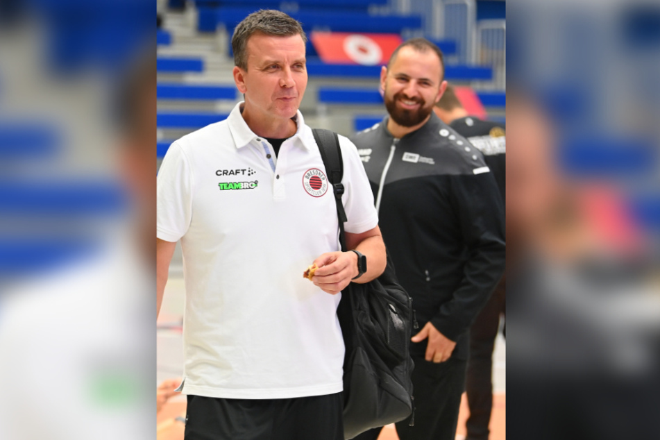 Gutgelaunte Cheftrainer: Alex Waibl (53, l.) empfängt mit dem DSC am Samstag seinen ehemaligen "Co" Konstantin Bitter (32), der jetzt bei Schwarz-Weiß Erfurt das Sagen hat.