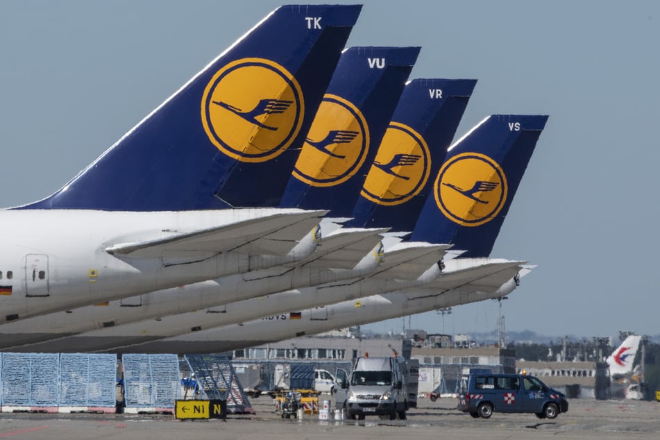 Corona-Krise bringt Lufthansa Milliarden-Verluste: Schwere Konsequenzen für Mitarbeiter
