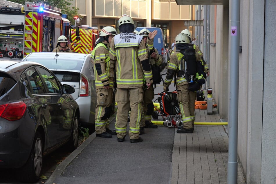 Wegen des Feuerwehreinsatzes im Stadtteil Bergheim war auf den benachbarten Straßen kein Durchkommen.