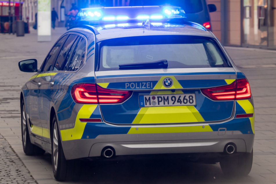Die Polizei fand in der Wohnung des Mannes zwei Schreckschusswaffen.