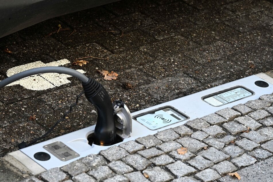 Der Strom kommt direkt aus dem Bordstein.