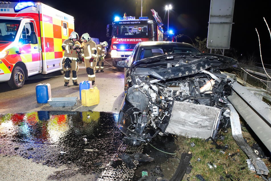 Auf der A23 ist der Reifen eines Autos geplatzt. Daraufhin kollidierten mehrere Fahrzeuge.