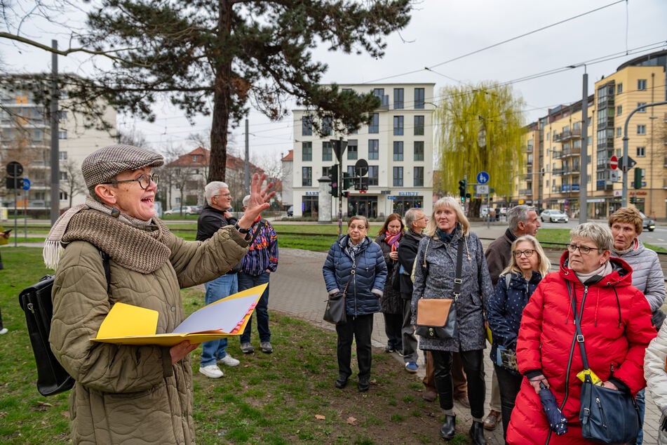 Zur Einweihung des neuen Stadtteilspaziergangs kamen jede Menge Leute vorbei.