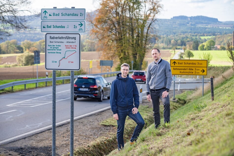 Der Sebnitzer OB Ronald Kretzschmar (parteilos, l.) und sein Bad Schandauer Amtskollege Thomas Kunack (WV Tourismus, beide 46) hätten es lieber gesehen, wenn ein regulärer Radweg realisiert worden wäre.