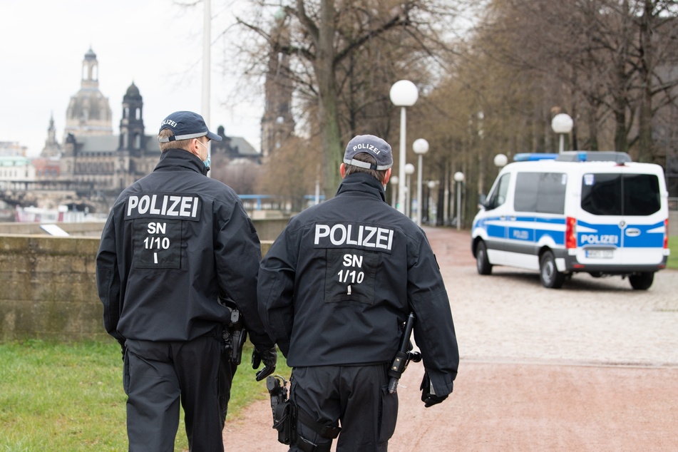 Vier Seniorinnen In Dresden Bestohlen: Polizei Ertappt Diebesbande Auf ...