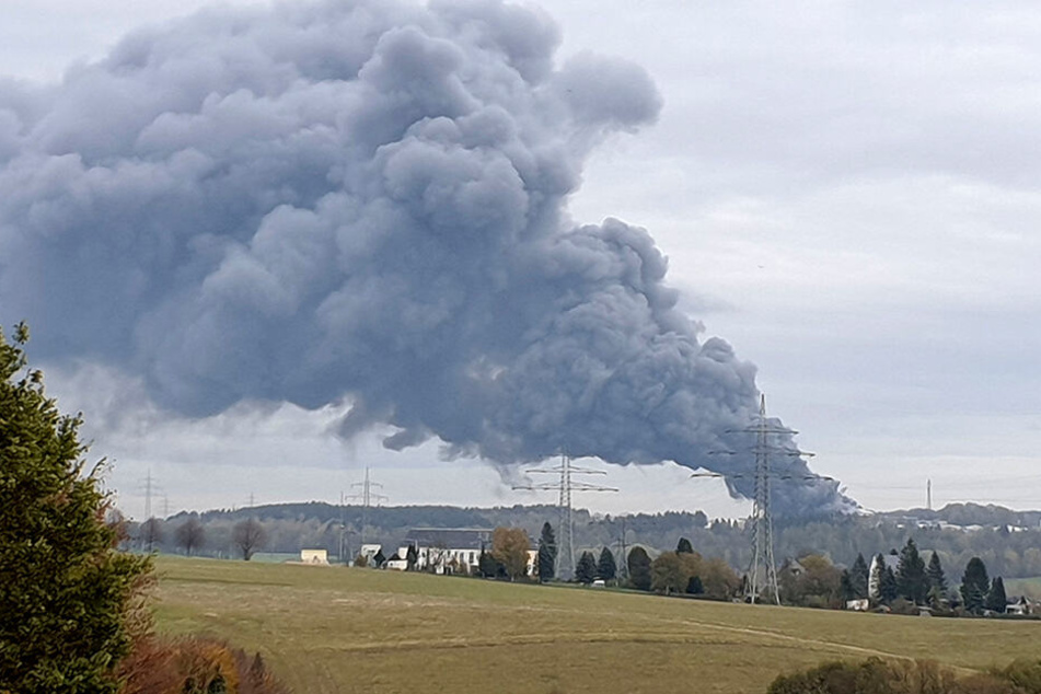 Die Rauchwolke war kilometerweit zu sehen.