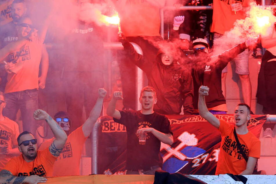 Während des Spiels wurden Pyro und Nebeltöpfe gezündet.