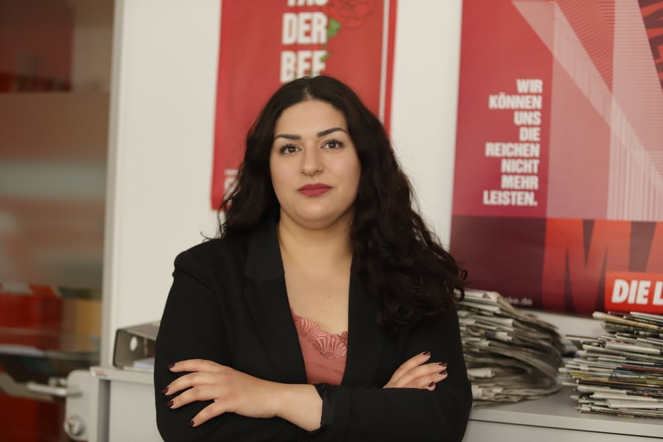 Die Fraktionsvorsitzende der Hamburger Linken Cansu Özdemir (34) in ihrem Büro.