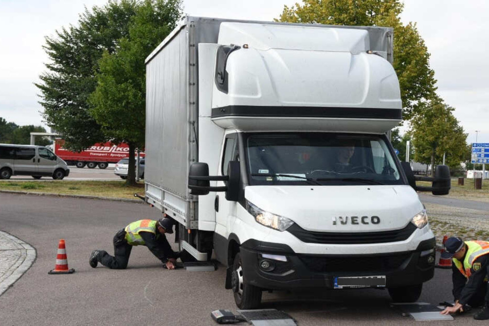 Auch Busse und Kleintransporter wurden kontrolliert.