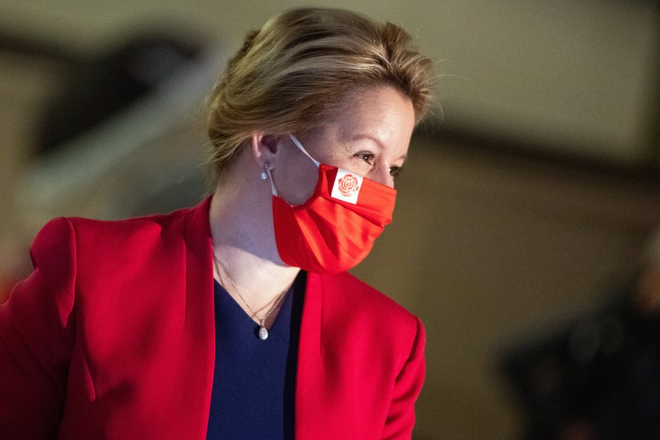 Bundesfamilienministerin Franziska Giffey (SPD, 42) befürchtet wegen der Corona-Beschränkungen mehr häusliche Gewalt an Frauen um die Weihnachtstage.