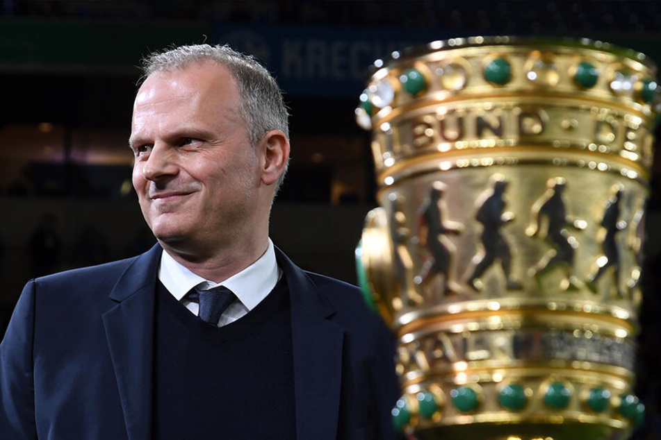 S04-Sportvorstand Jochen Schneider vor dem DFB-Pokal Spiel der Schalker gegen Werder Bremen am 3. April diesen Jahres.