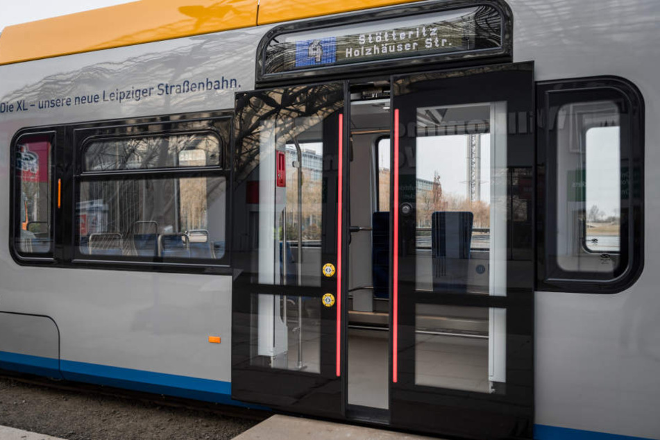 Hier rollt vorerst nichts mehr: Bei der neuen XL-Tram wurden nach vier Tagen in Betrieb technische Fehler festgestellt.