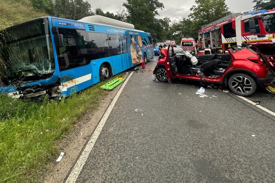 Renault rauscht frontal in Linienbus: Sieben Verletzte im Harz!