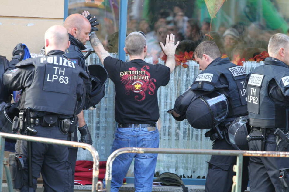 Immer wieder muss die Polizei bei Konzerten der rechten Szene eingreifen.