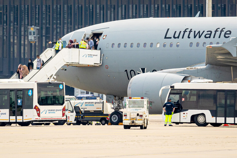 Luftwaffe startet Corona-Hilfsflüge aus Bayern: NRW will planbare OPs verschieben!