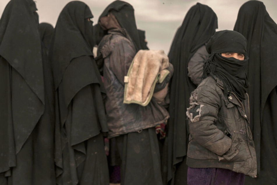 Rückkehrerinnen aus dem IS-Gebiet und ihre Kinder beschäftigen immer wieder die Sicherheitsbehörden in Deutschland (Symbolbild).