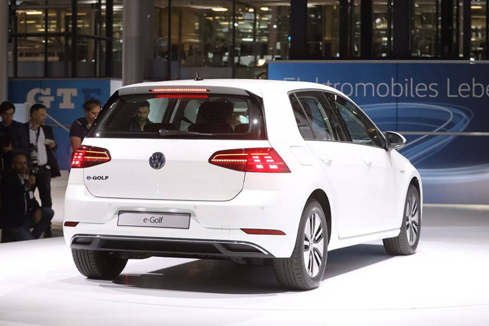 Das überarbeitete Modell "VW e-Golf" bei der Präsentation in Dresden.