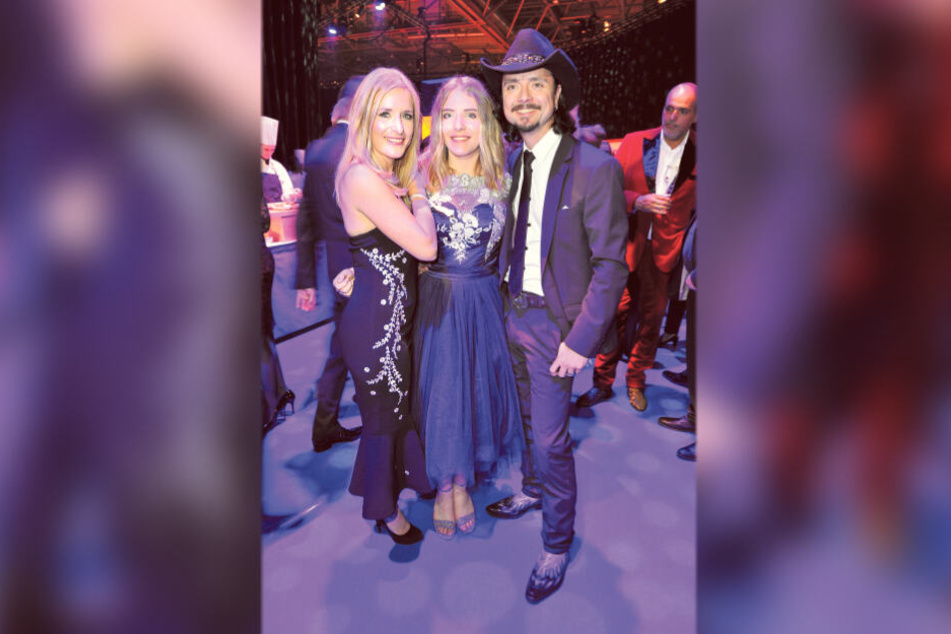 Bei der Goldenen Henne traten Stefanie Hertel (v.l.), Tochter Johanna Mross (18) und Ehemann Lanny Lanner (45) zum ersten Mal als "More than Words" mit ihrer Single "Home" auf.