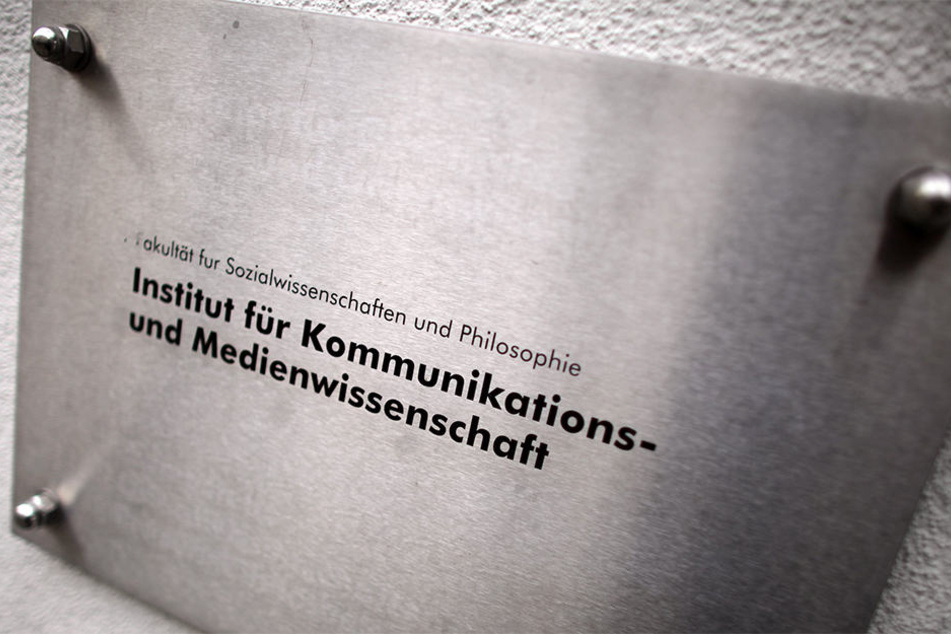 Journalistik-Professor Machill beklagt sich darüber, dass Universität und Fakultät seinen Bereich kaputtgespart hätten.