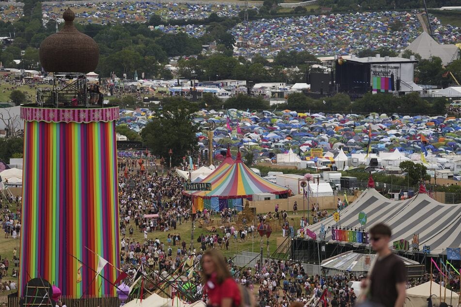 Blick auf das Glastonbury Festival auf der Worthy Farm.