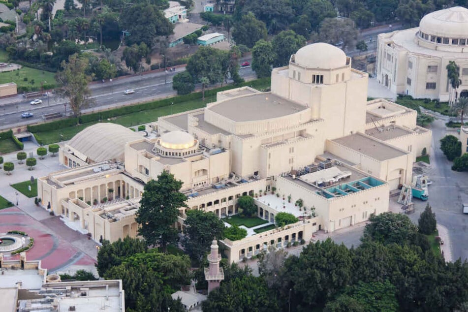 Das Opernhaus Kairo wurde 1985 als Geschenk von Japan an den ägyptischen Präsidenten Husni Mubarak gebaut.