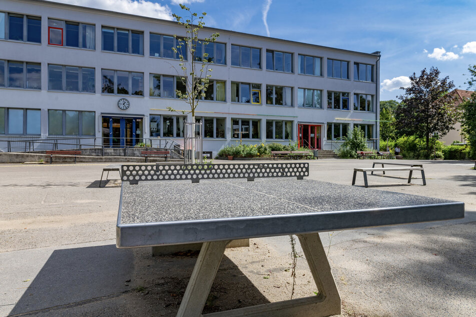 Sport frei! Diese Tischtennisplatte der Montessorischule kann am Wochenende von Dresdnern genutzt werden.