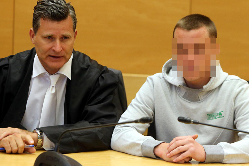 Vor Gericht: Der Angeklagte mit seinem Anwalt Detlev Binder.
