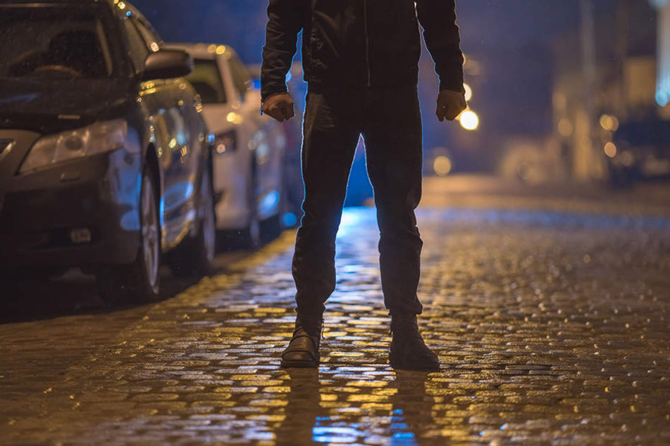 Plötzlich wurde der 36-Jährige von einem unbekannten Täter brutal verprügelt. (Symbolbild)