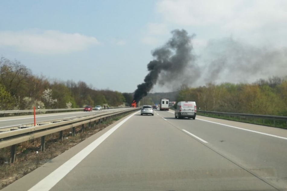 Der Brand war bereits aus großer Entfernung sichtbar.