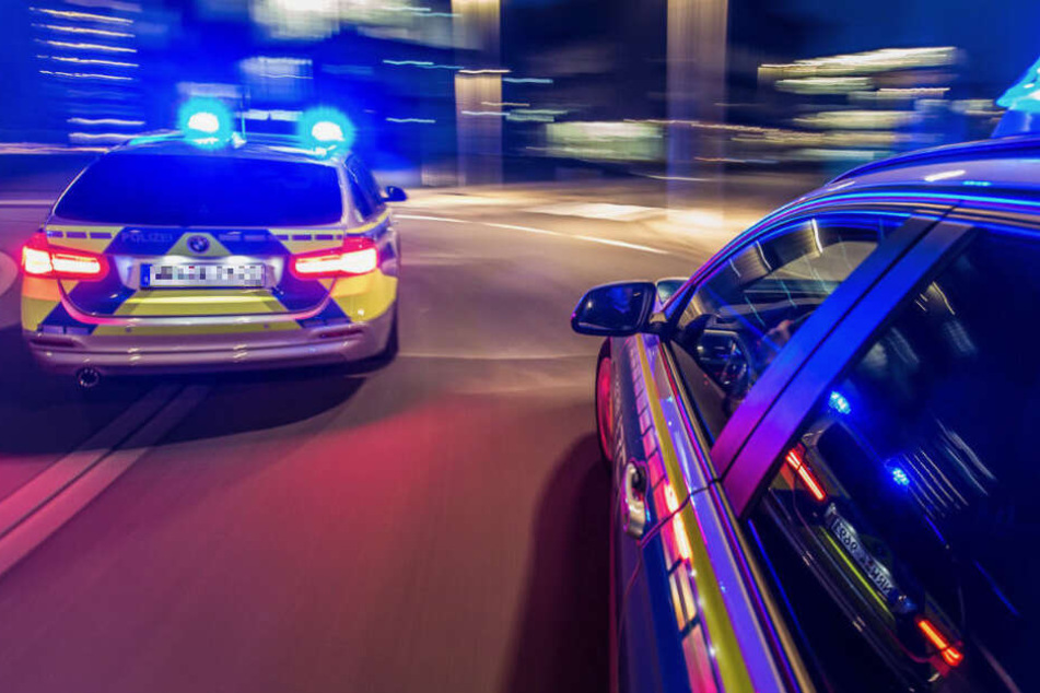 Die Polizei fahndet nach den Brandstiftern. (Symbolbild)