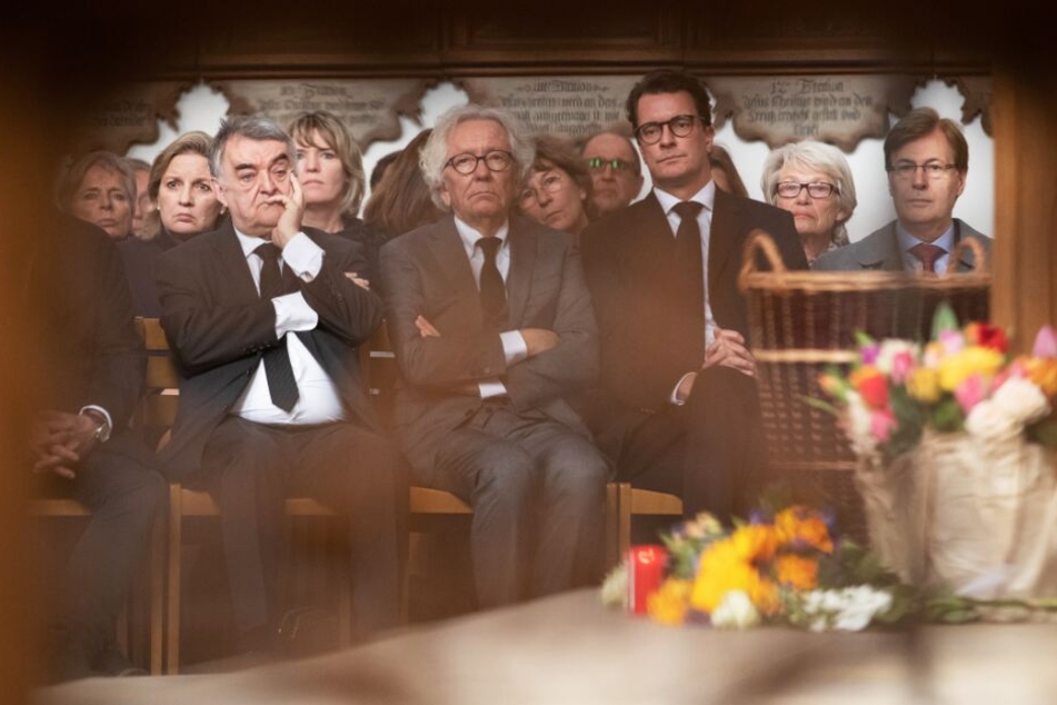 Herbert Reul (CDU, l-r), Stephan Holthoff-Pförtner und Hendrik Wüst nehmen Teil an einem kumenischen Gottesdienst zum Gedenken an die Opfer der Amokfahrt.