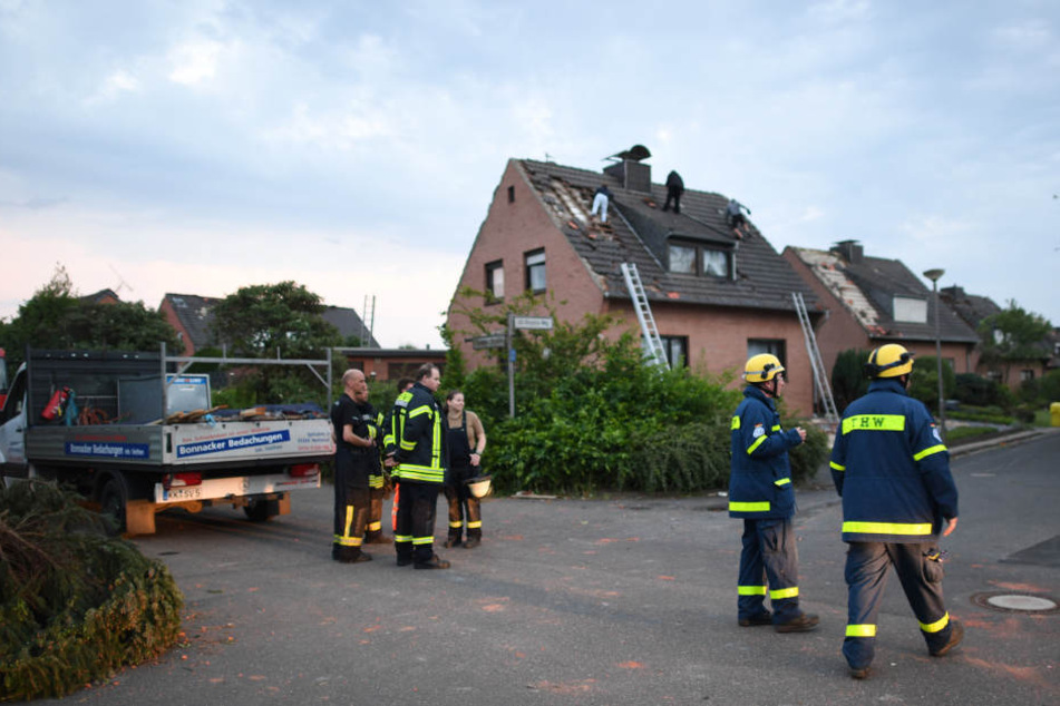 Etliche Häuser wurden abgedeckt, sind teilweise nicht mehr bewohnbar.