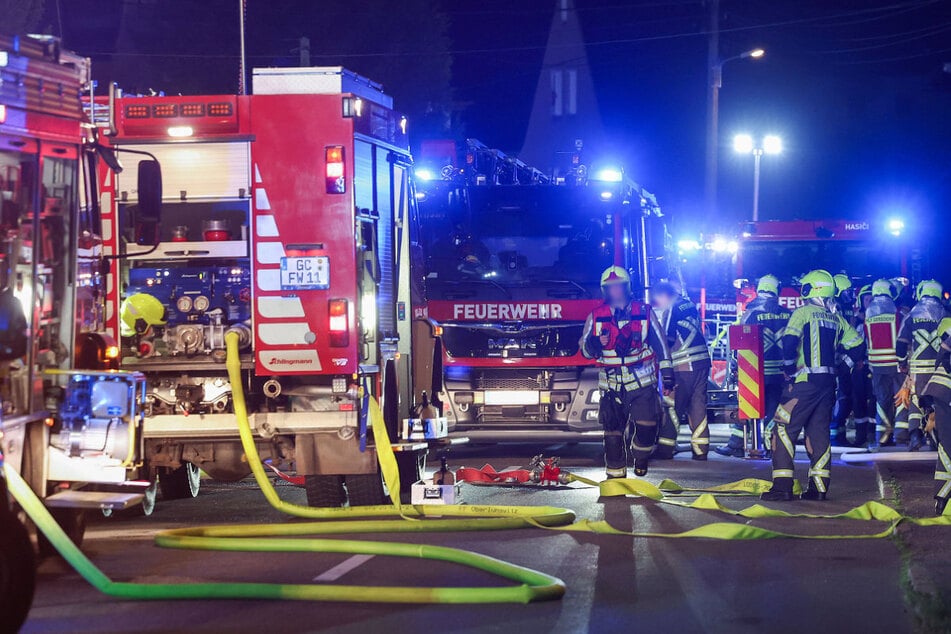 Die Feuerwehren waren mit einem Großaufgebot vor Ort.