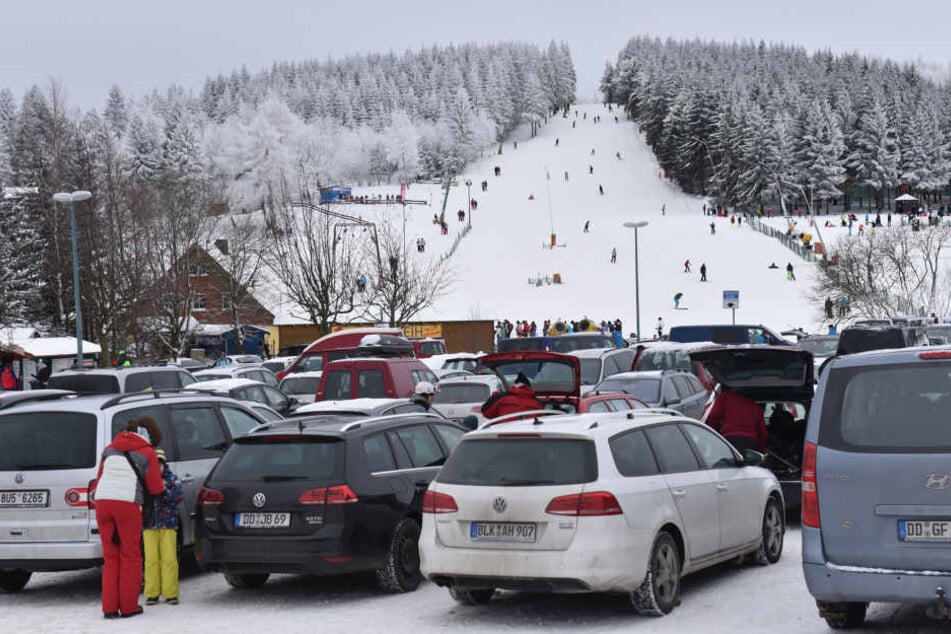Der Hang am Raupennest in Altenberg ist bei Skifahrern, Snowboardern und
Rodlern sehr beliebt.