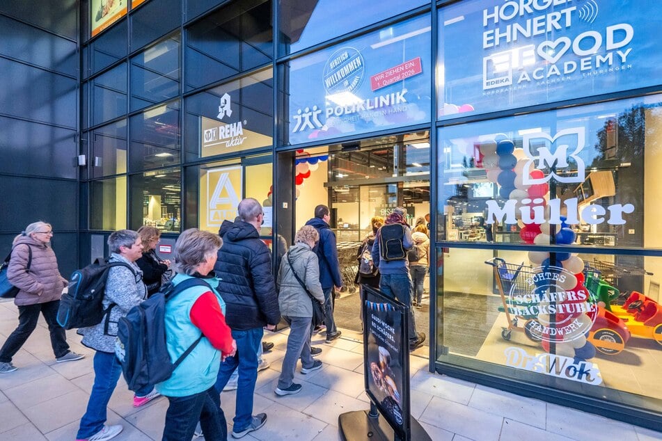 Die ersten Kunden betraten am Dienstagmorgen den Simmelmarkt im "Johanniskarree".