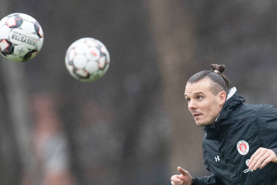 Alex Meier hat die Bälle fest im Blick.