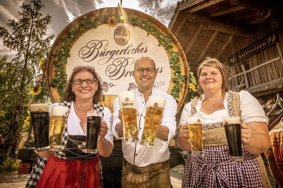 Prost! Von Sachsens Feldern wandert die Gerste als Freiberger Pils und Schwarzbier in die Gläser.