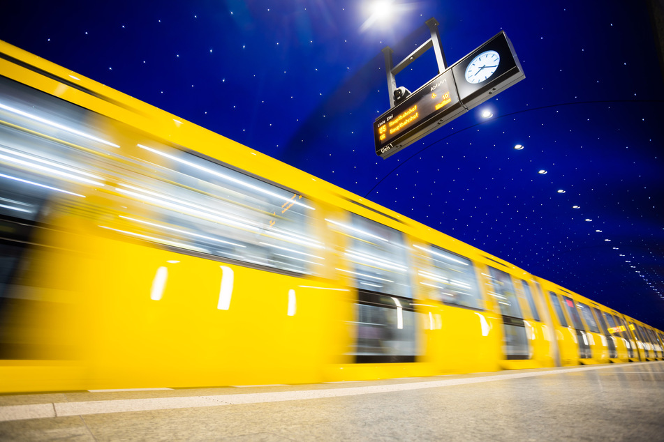 Zur Attacke kam es, nachdem die beiden Männer aus der U-Bahn ausgestiegen waren. (Symbolbild)