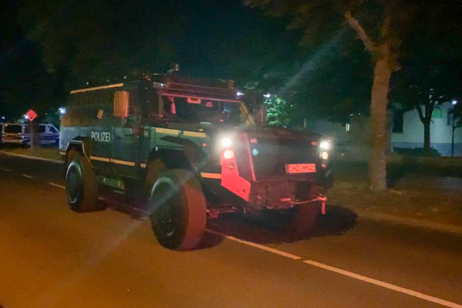 Das Spezialeinsatzkommando des LKA rückte mit einem gepanzerten Fahrzeug an.