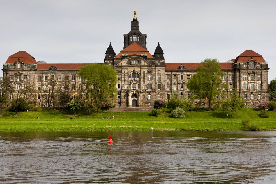 Die Staatskanzlei zieht temporär um: In der nächsten Woche tagt das Kabinett nicht an der Elbe, sondern an der Spree.