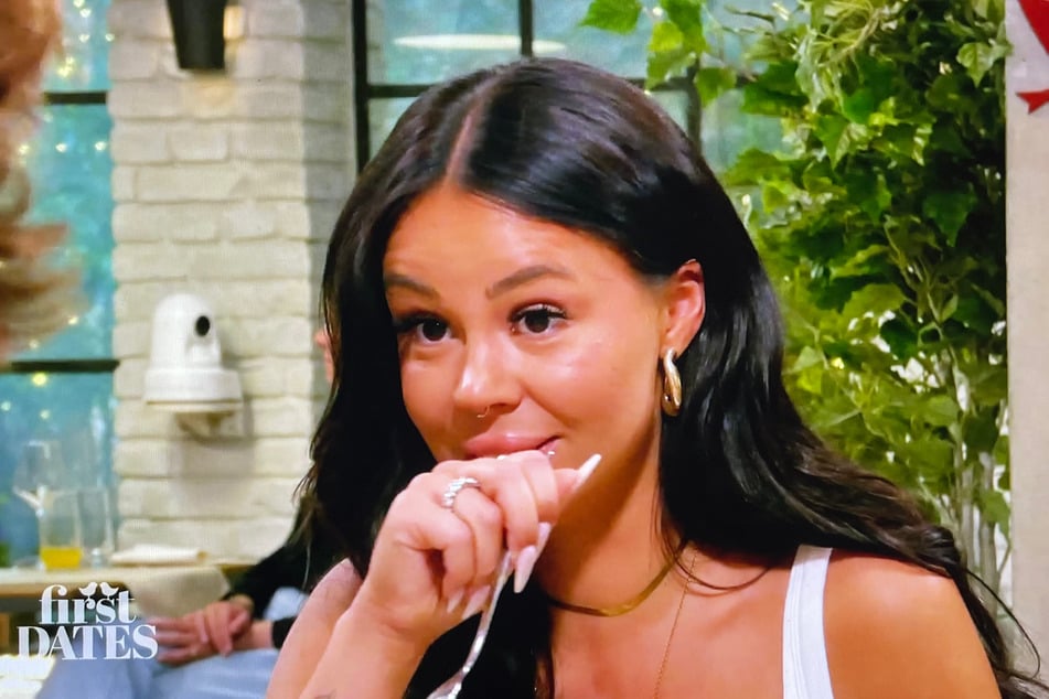 Steffi (30) ist geschockt, als Date-Partner Michael von seiner früheren Verlobung spricht.