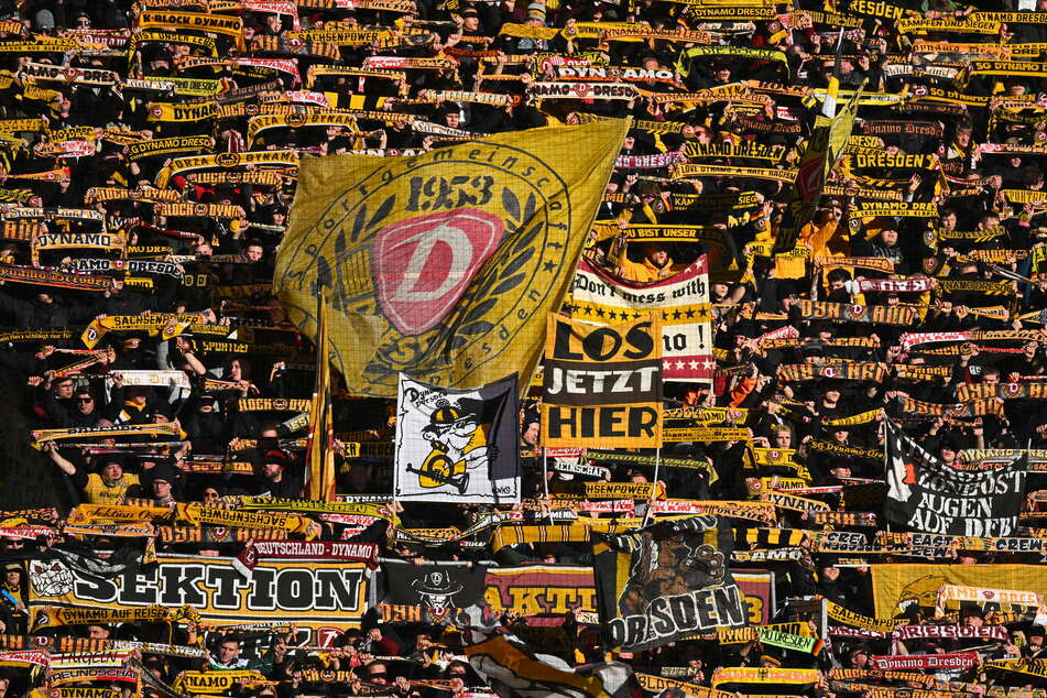 Ein Fan von Dynamo Dresden rastete mutmaßlich auf dem Heimweg von Fürth nach Dresden in einem Schnellrestaurant aus.