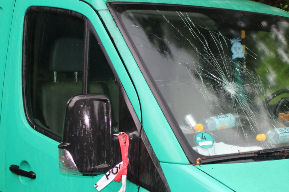 War er betrunken? Mann schlägt auf etliche Fahrzeuge ein und wird geschnappt