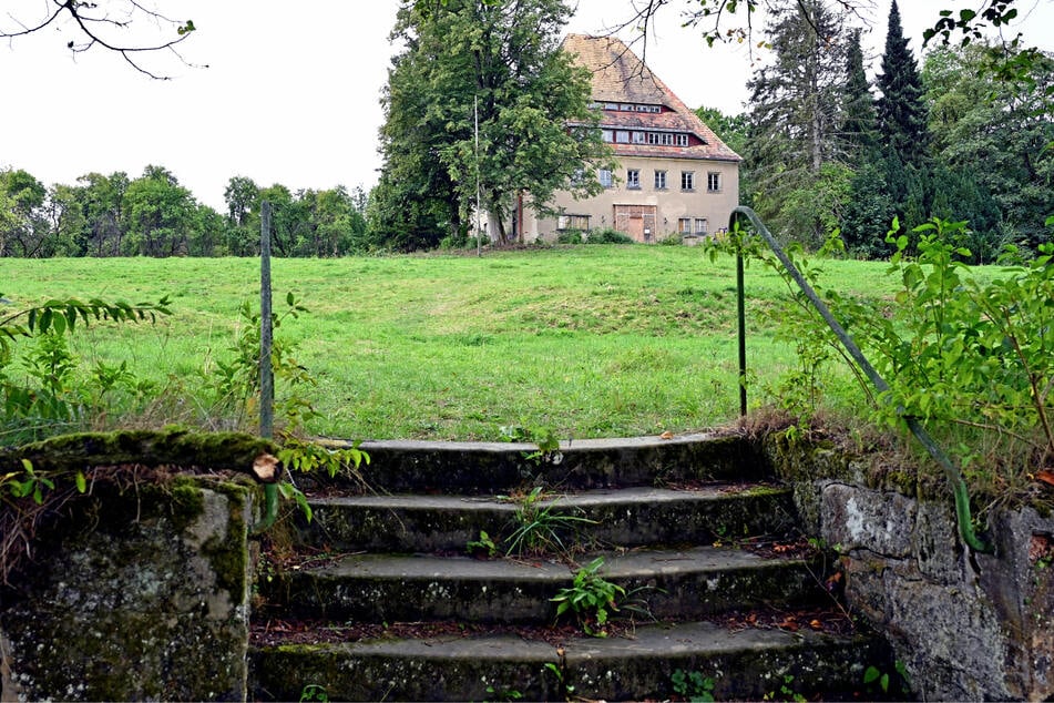 Die "Mutschmann-Villa" (eigentlich "Neues Jägerhaus") liegt einen Steinwurf vom Schloss entfernt. Sie soll künftig als Ausstellungsgebäude genutzt werden.