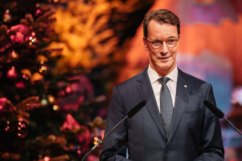 Schuld ist Mega-Summe: FDP kritisiert Hendrik Wüst wegen Adventskonzerts