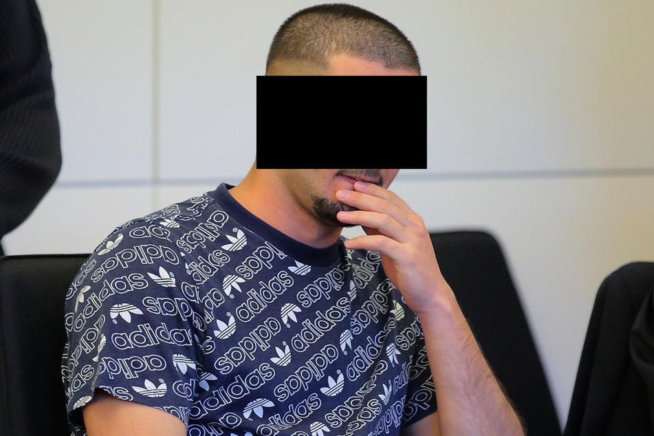 Lawin P. (22) nahm nach der Tat das Handy des Opfers an sich, löschte offenbar Daten und schickte sich selbst Bilder des Opfers.