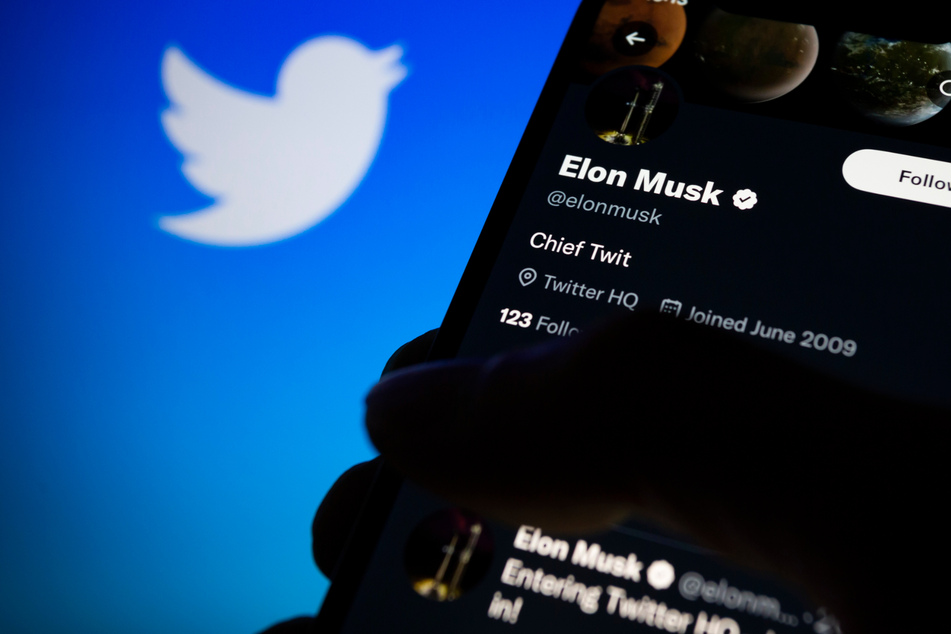 Elon Musk: Blauer Twitter-Haken könnte bald monatlich kosten - Elon Musk droht mit Entlassungen