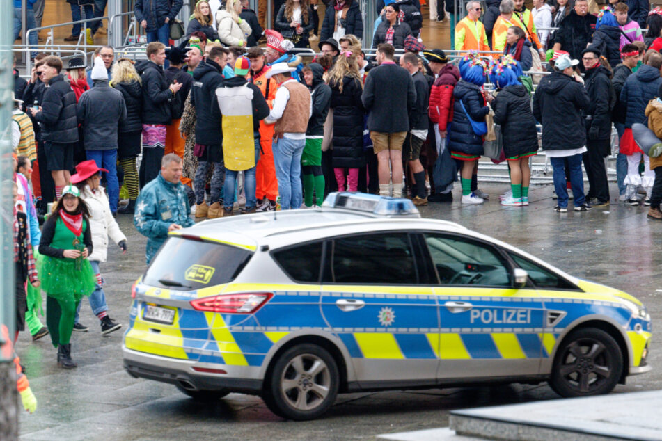 Während jecken Karnevalstagen: So viele Polizisten wurden angegriffen!