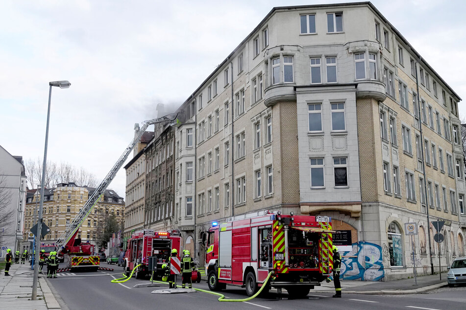 Chemnitz: Feuerwehreinsatz auf dem Chemnitzer Sonnenberg: Brand in leerstehendem Altbau